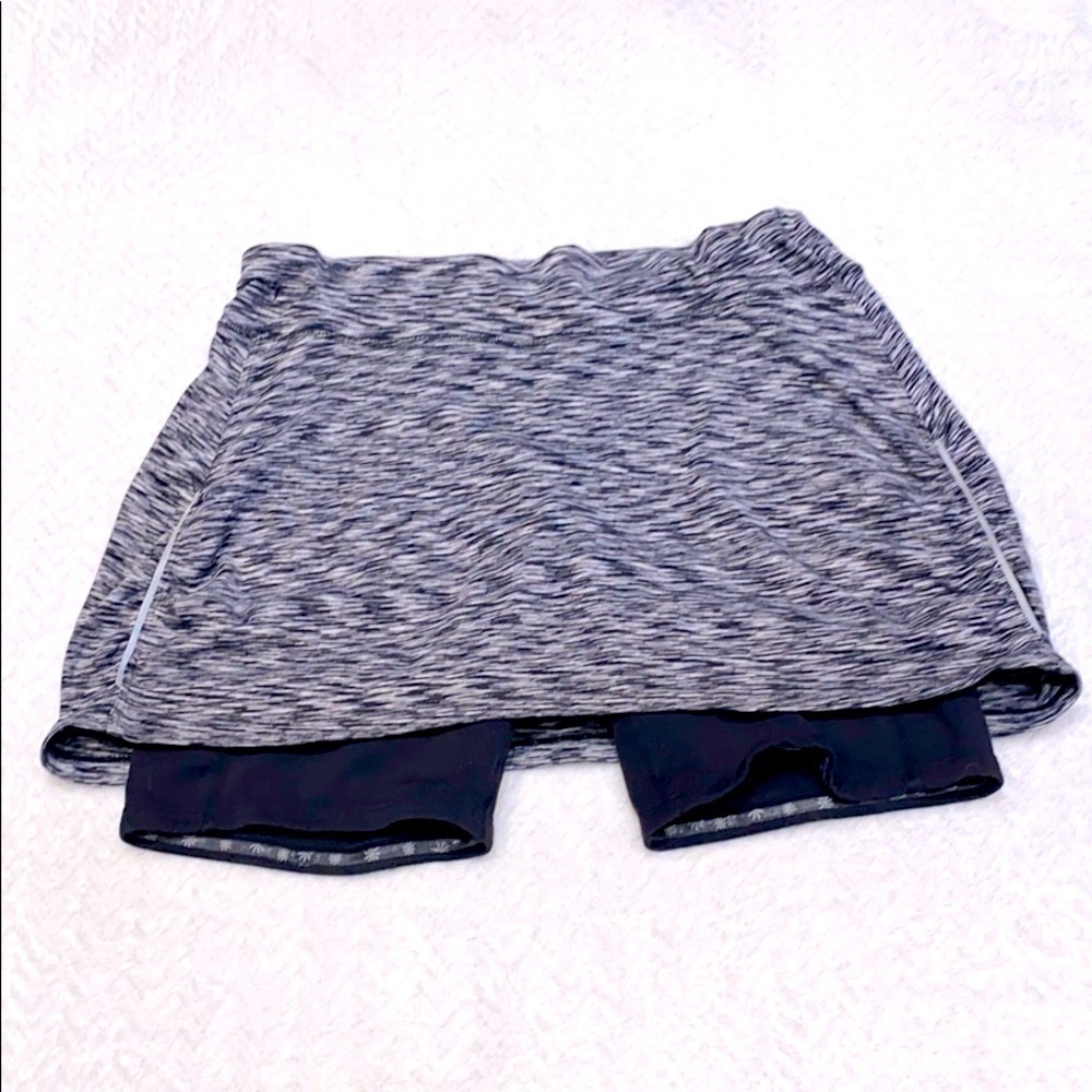 Athleta Gusset Skort color, marled, black and white SZ M